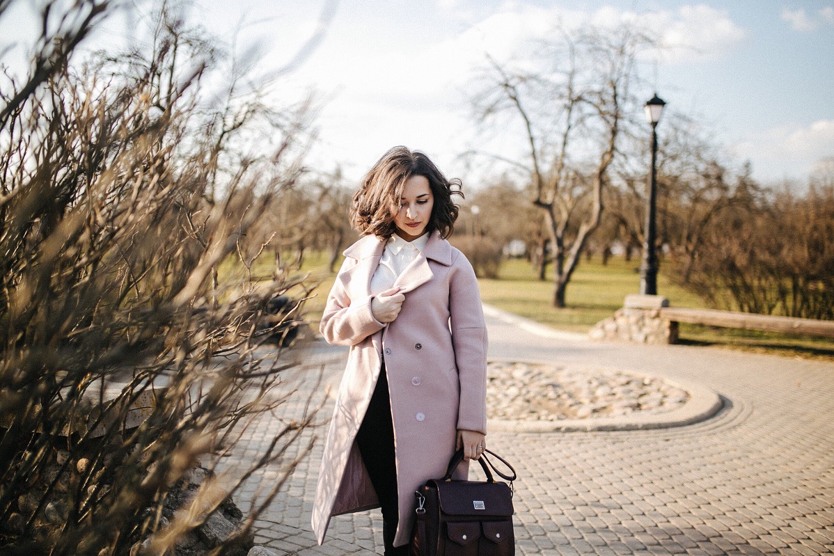 Wiosenne stylizacje - jaka odzież wierzchnia będzie modna w tym sezonie?